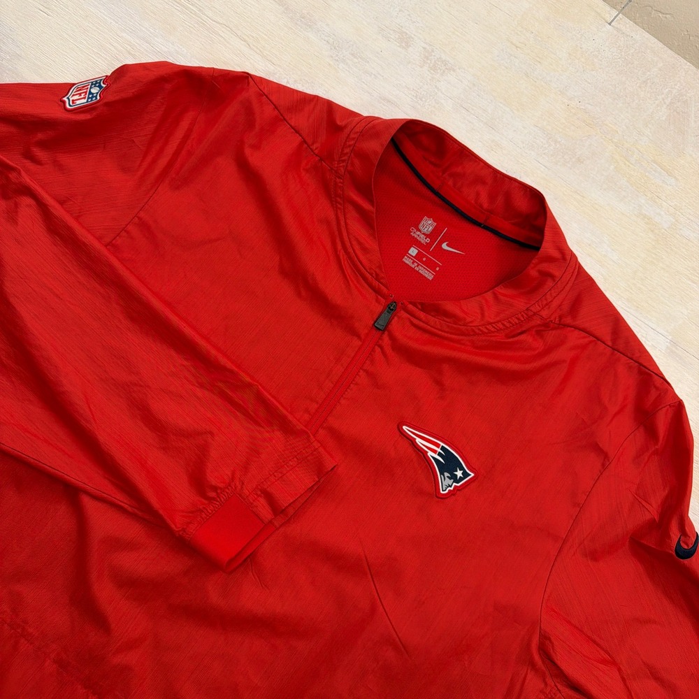 New England Patriots Nike Jacket Mens Large Red NFL Football On Field Pullover